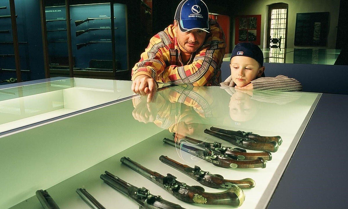 Waffensammlung im Jagdmuseum im Schloss Landshut Utzenstorf / Foto: Lisa Schueblin