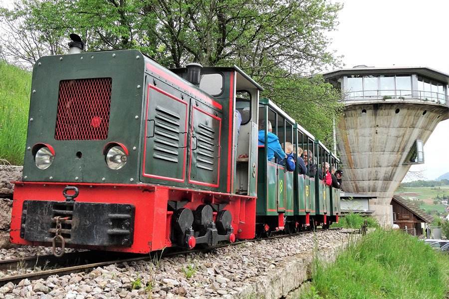 Die Fahrt mit der Stollenbahn ins Eisenbergwerk Herznach ist ein einzigartiges Erlebnis.