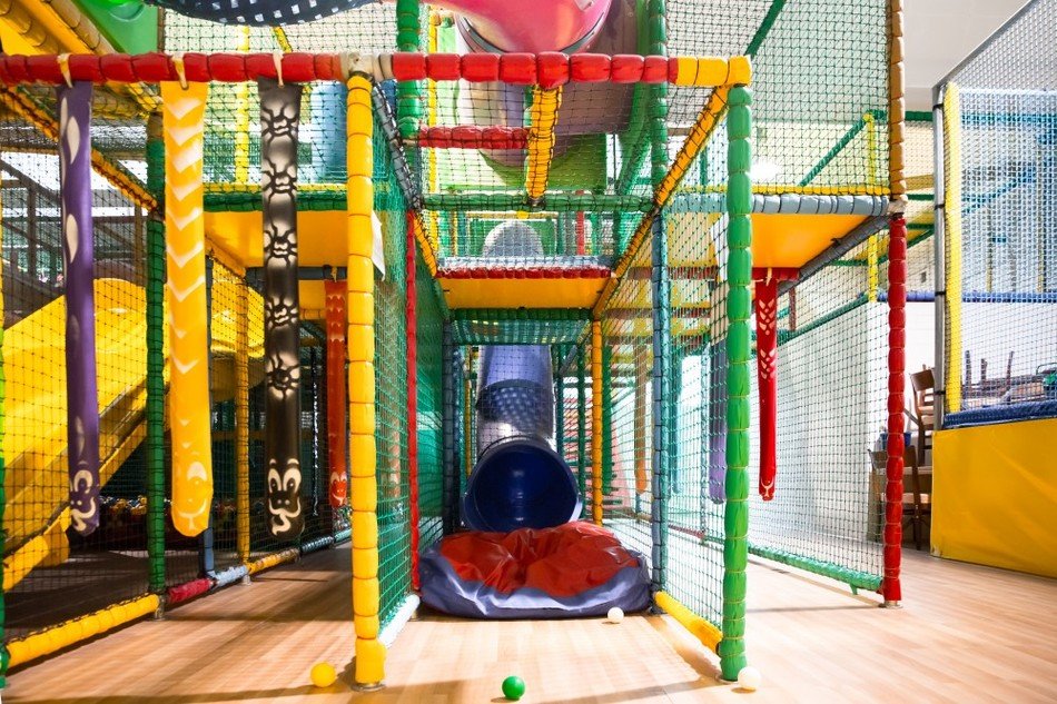 Kletterlabyrinth im Piratolino Indoorspielplatz in Winterthur