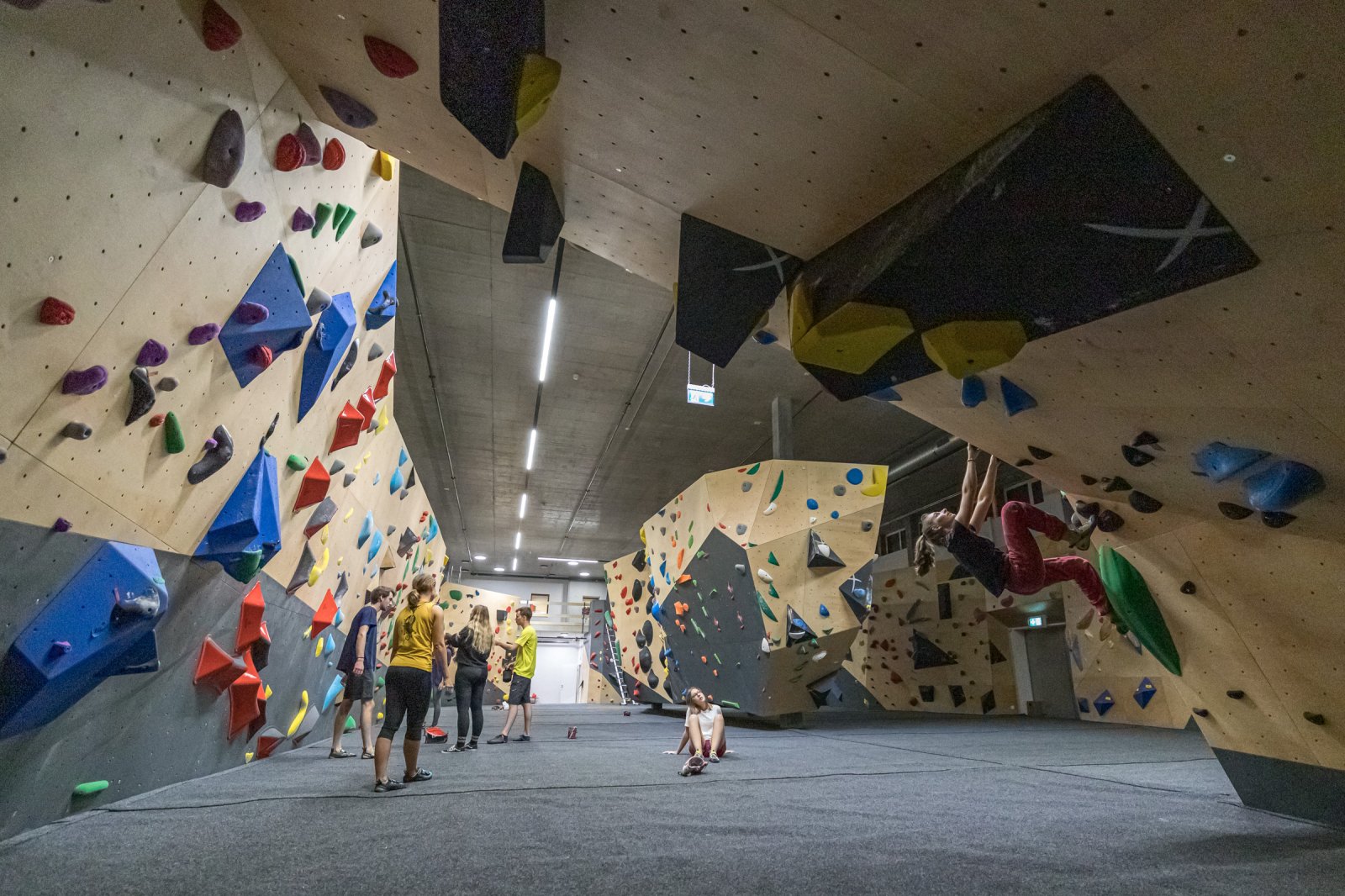 Boulderbereich im Aranea Klettern und Badminton in Schaffhausen