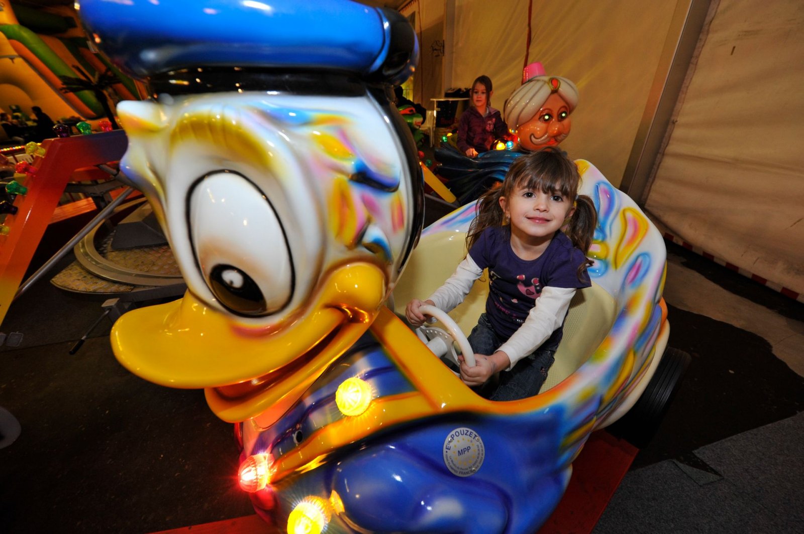 Karussel im Indoor-Kinderspielplatz Laurapark Payerne